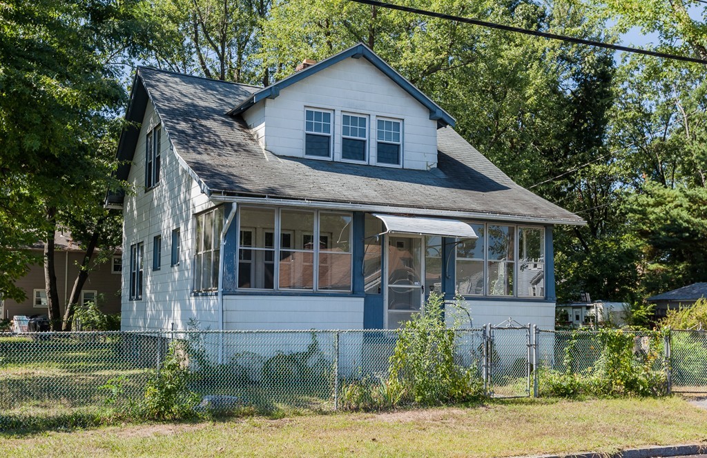 110 Hood Street Springfield, MA 01109 - Photo 1 of 17 a front view of a house with garden
