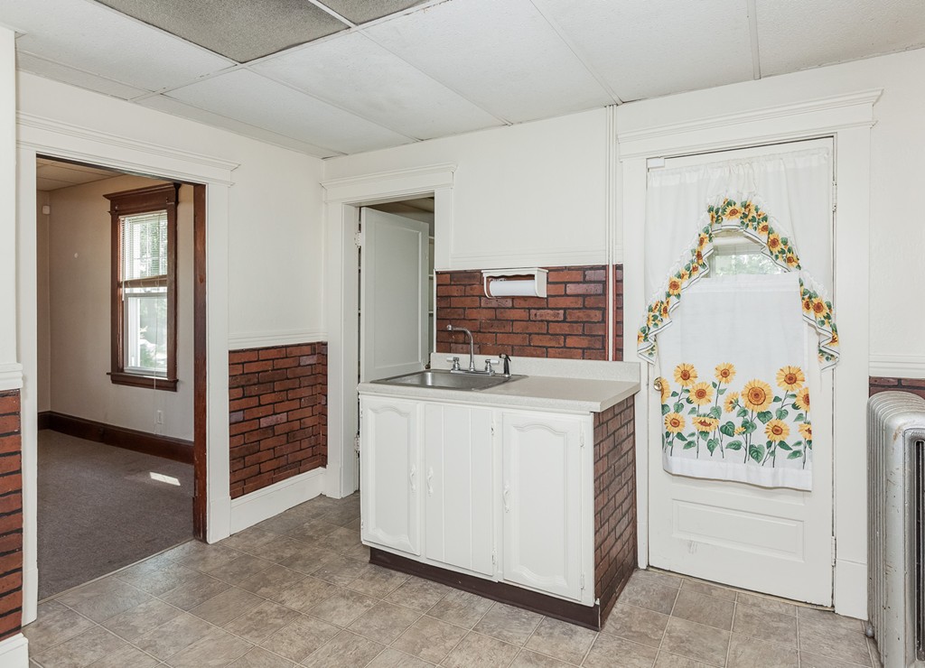 110 Hood Street Springfield, MA 01109 - Photo 11 of 17 a room with furniture and painting on the wall