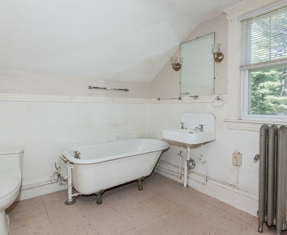 110 Hood Street Springfield, MA 01109 - Photo 17 of 17 a bathroom with a sink and a bathtub