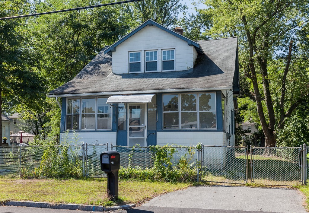 110 Hood Street Springfield, MA 01109 - Photo 2 of 17 a front view of a house with garden
