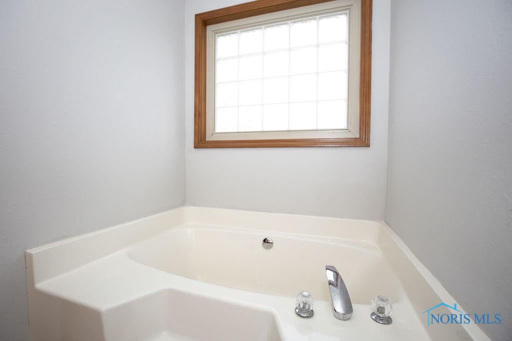 1572 Ridge Cross Road Perrysburg, OH 43551 - Photo 30 of 45 Gallery Image 30