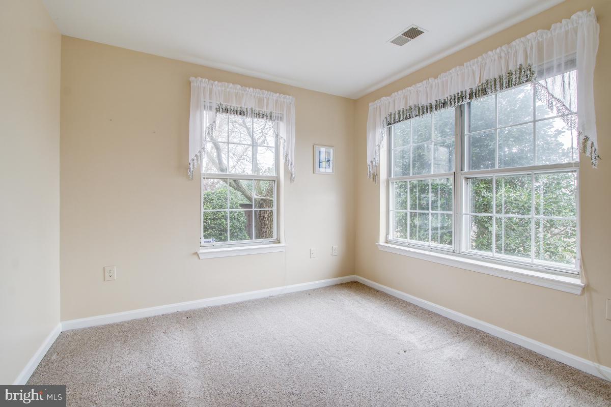 402 Ridgepoint Place, Unit 16 Gaithersburg, MD 20878 - Photo 24 of 33 Bedroom 2