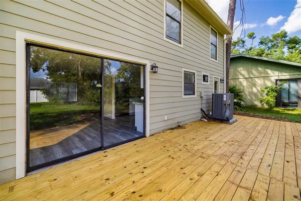 $2,500 | 2004 Wood Hollow Place, Sarasota, FL 34235