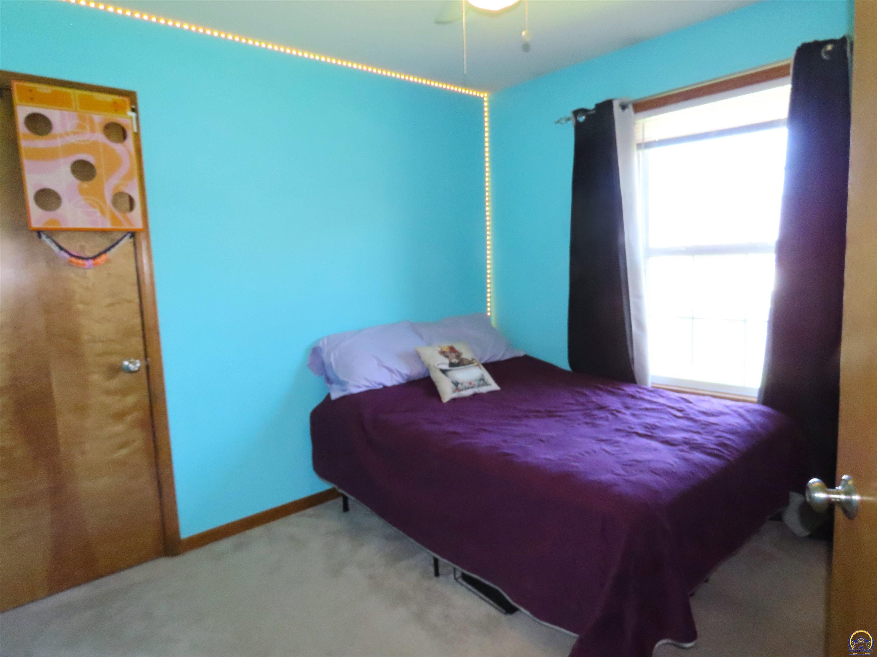 3909 Northwest Fielding Terrace Topeka, KS 66618 - Photo 19 of 33