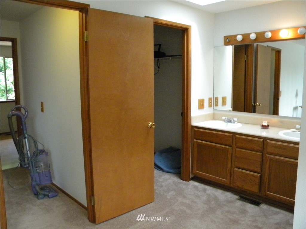 3107 164th Place Southeast Bothell, WA 98012 - Photo 12 of 20 a bathroom with a double vanity sink and a mirror