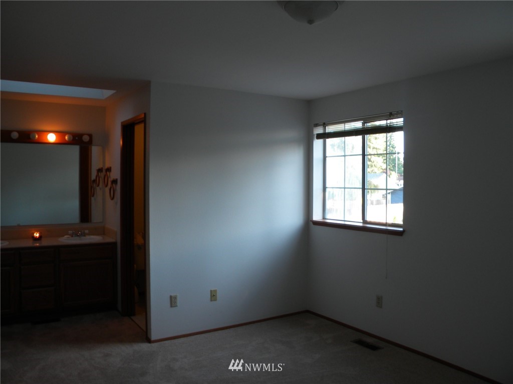 3107 164th Place Southeast Bothell, WA 98012 - Photo 17 of 20 an empty room with a window