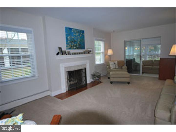 36 Mansion Road Springfield, PA 19064 - Photo 5 of 22 Living Room