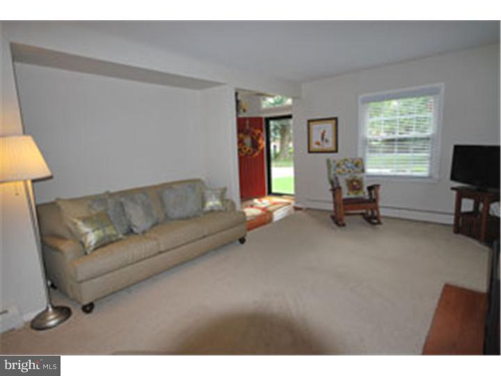 36 Mansion Road Springfield, PA 19064 - Photo 6 of 22 Living Room