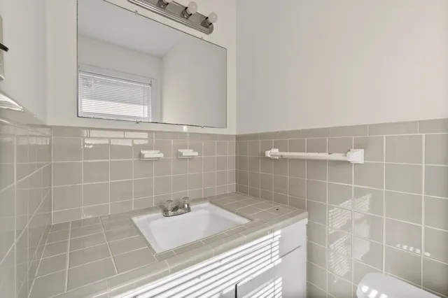 a bathroom with a bathtub