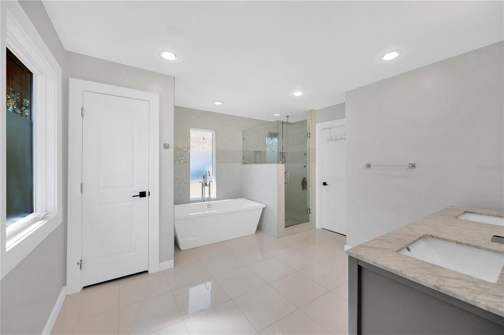 2802 Northpointe Lane Tampa, FL 33611 - Photo 23 of 55 a bathroom with a sink and mirror with bathtub
