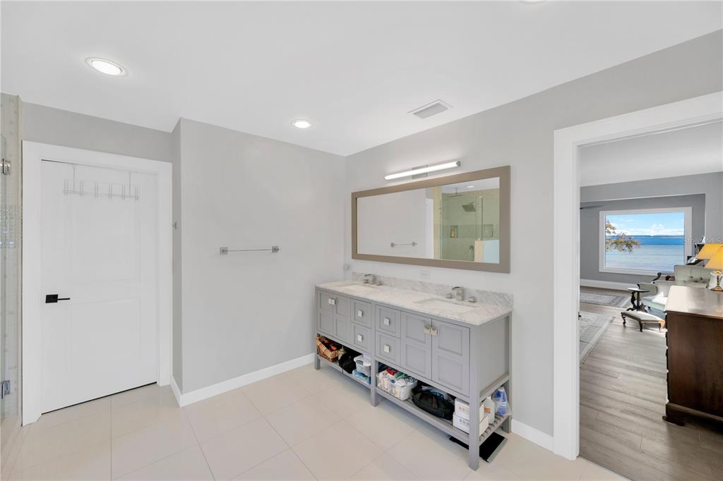 2802 Northpointe Lane Tampa, FL 33611 - Photo 26 of 55 a bathroom with a double vanity sink mirror and bathtub