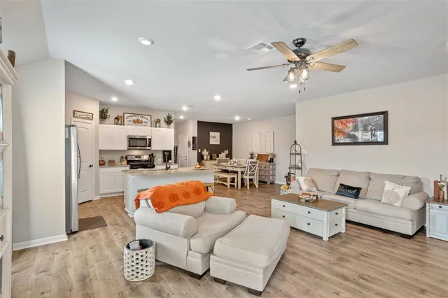 $289,999 | 800 Hummingbird Cove, Lake Charles, LA 70611