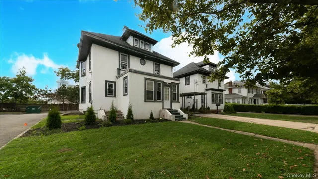 $2,500 | 20-22 Bay Shore Avenue, Unit 203, Bay Shore, NY 11706