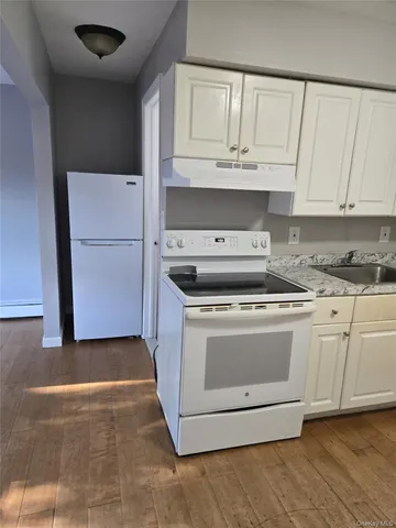 $2,500 | 20-22 Bay Shore Avenue, Unit 203, Bay Shore, NY 11706