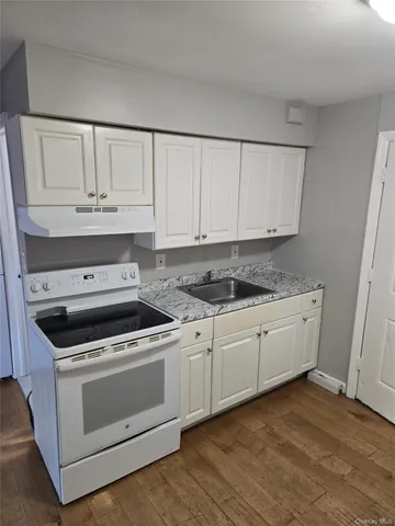 $2,500 | 20-22 Bay Shore Avenue, Unit 203, Bay Shore, NY 11706