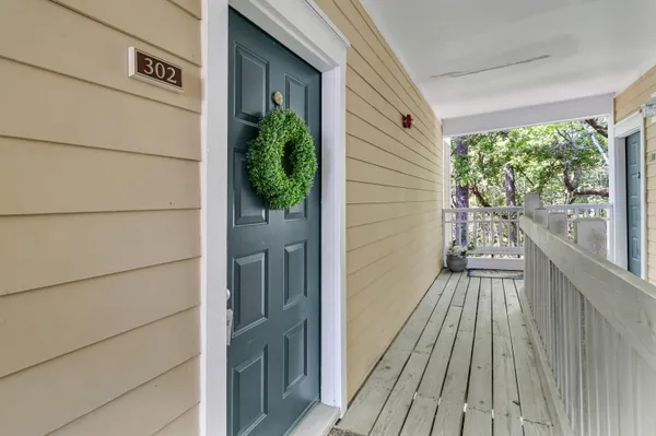 $409,000 | 200 Bucksley Lane, Unit 302, Charleston, SC 29492