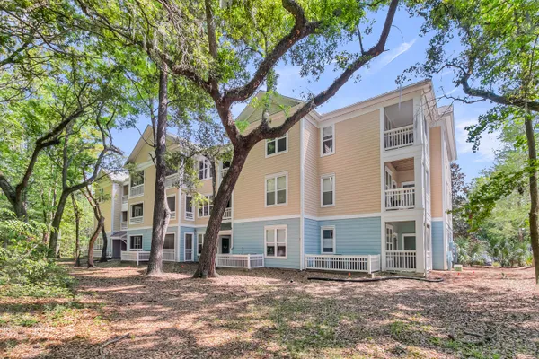 $409,000 | 200 Bucksley Lane, Unit 302, Charleston, SC 29492