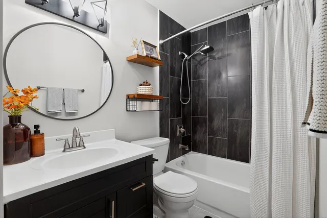 $334,900 | 154 Abbeywood Circle, Streamwood, IL 60107