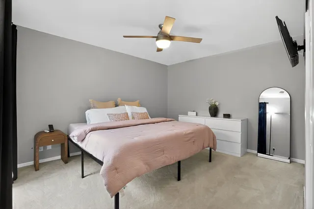 $334,900 | 154 Abbeywood Circle, Streamwood, IL 60107