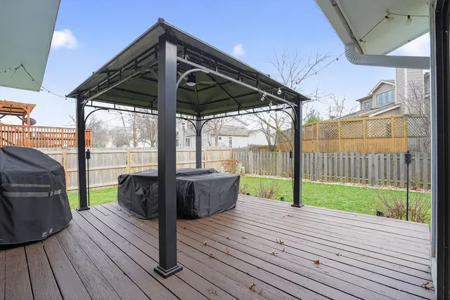 $334,900 | 154 Abbeywood Circle, Streamwood, IL 60107