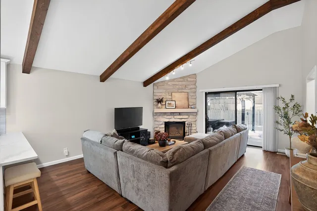 $334,900 | 154 Abbeywood Circle, Streamwood, IL 60107