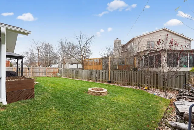 $334,900 | 154 Abbeywood Circle, Streamwood, IL 60107