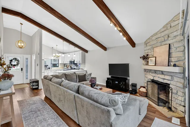 $334,900 | 154 Abbeywood Circle, Streamwood, IL 60107