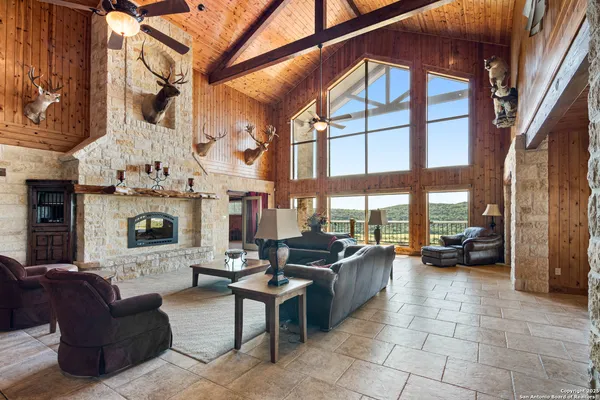 $1,699,000 | 432 Cat Claw, Concan, TX 78838