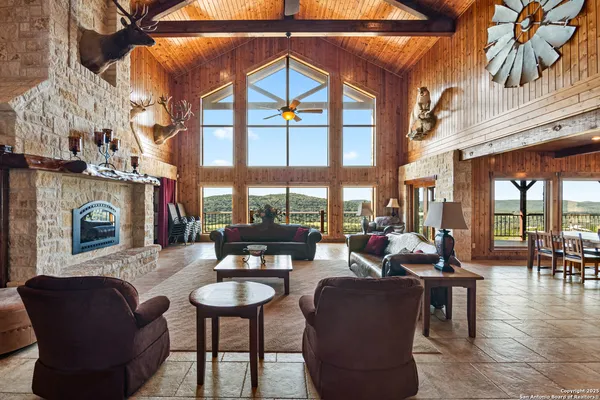 $1,699,000 | 432 Cat Claw, Concan, TX 78838