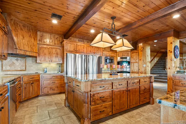 $1,699,000 | 432 Cat Claw, Concan, TX 78838