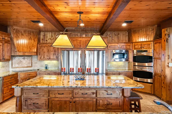 $1,699,000 | 432 Cat Claw, Concan, TX 78838