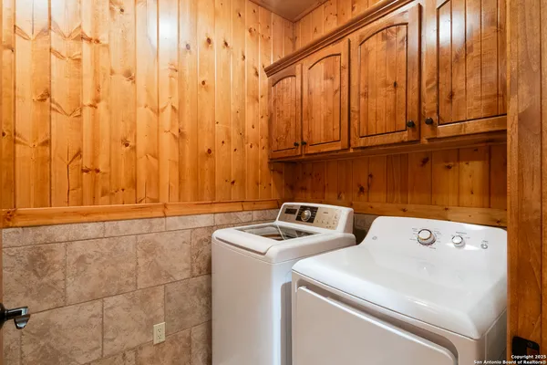 $1,699,000 | 432 Cat Claw, Concan, TX 78838