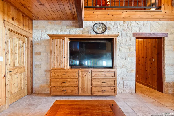 $1,699,000 | 432 Cat Claw, Concan, TX 78838