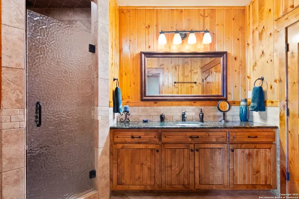 $1,699,000 | 432 Cat Claw, Concan, TX 78838