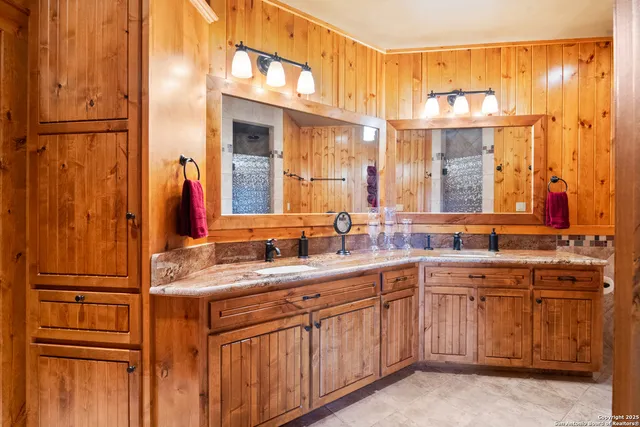 $1,899,000 | 432 Cat Claw, Concan, TX 78838