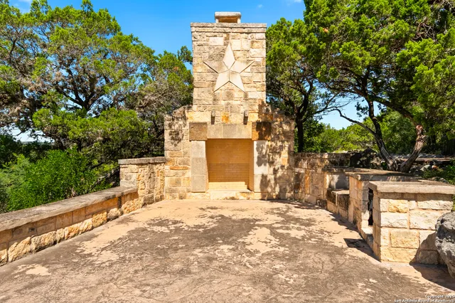 $1,899,000 | 432 Cat Claw, Concan, TX 78838