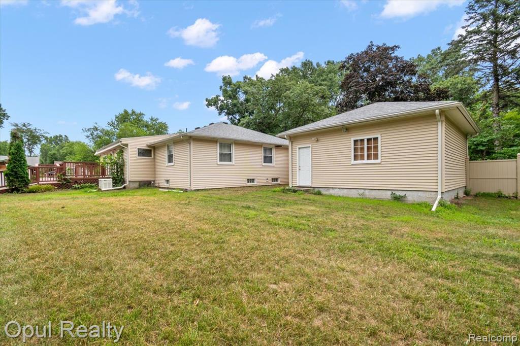 11735 Tuttle Hill Road Milan, MI 48160 - Photo 9 of 58