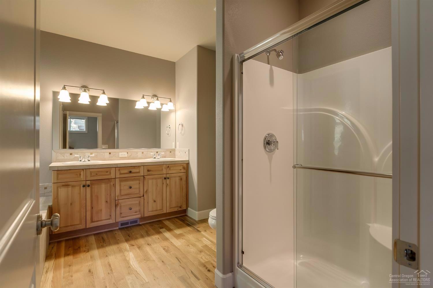 1955 Northwest Awbrey Road Bend, OR 97703 - Photo 9 of 15 Master Bathroom