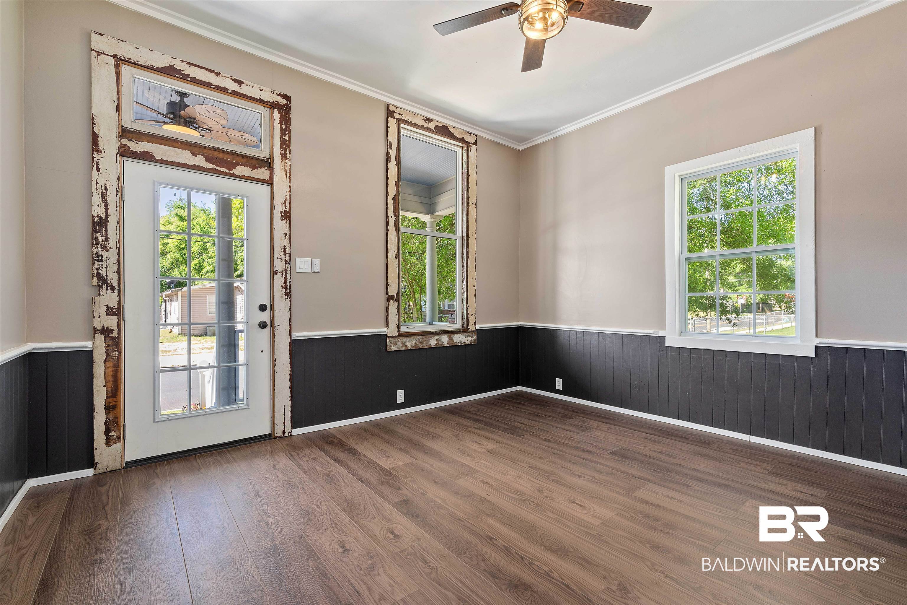 906 Texas Street Mobile, AL 36604 - Photo 6 of 25 Living Room