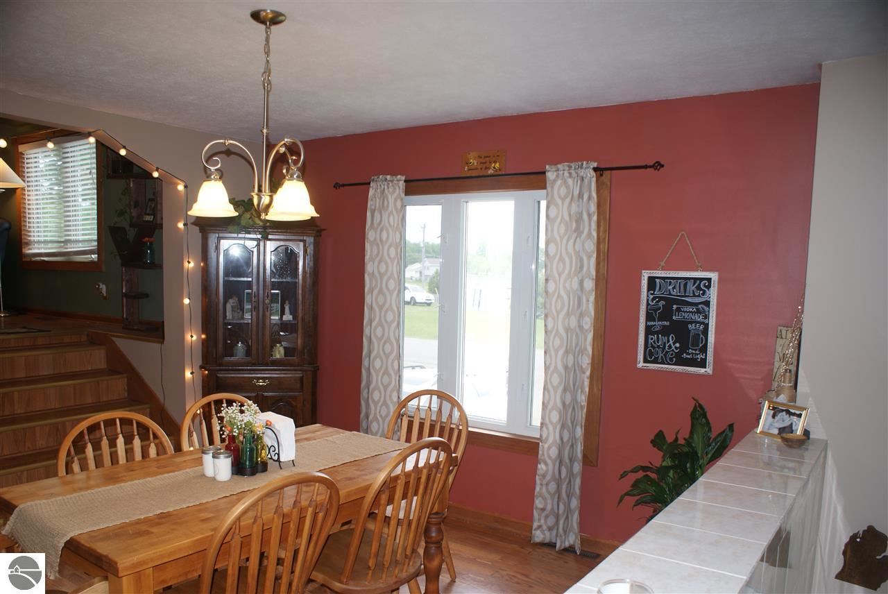 1927 Radcliff Road Traverse City, MI 49685 - Photo 20 of 48 1859990-19.JPG