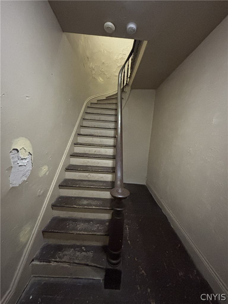 1002 Spring Street Syracuse, NY 13208 - Photo 10 of 22