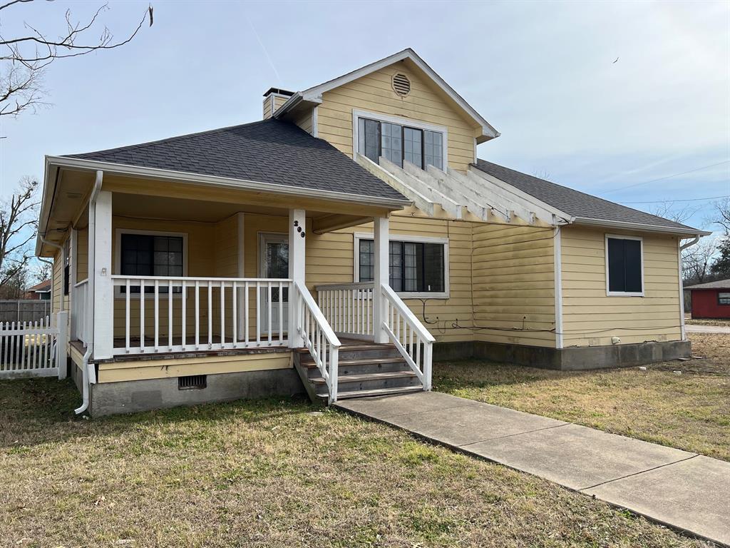 200 Chappell Street Terrell, TX 75160 - Photo 2 of 20 Bungalow-style house featuring covered porch, roof with shingles, a front lawn, a chimney, and crawl space