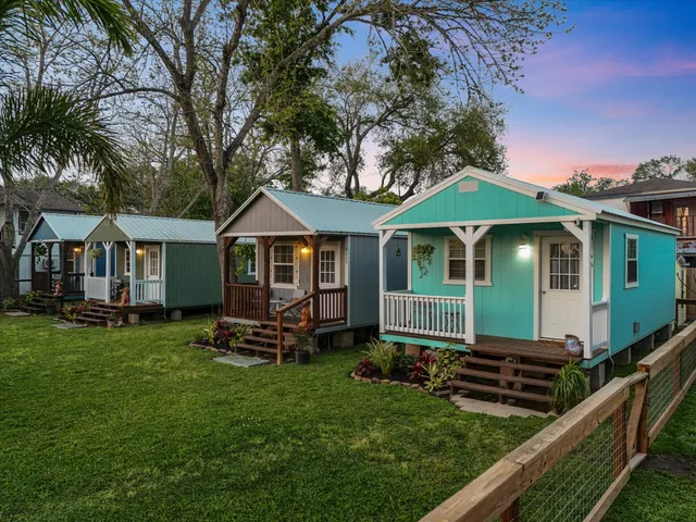 $1,399,999 | 4119 Houx Street, Bacliff, TX 77518