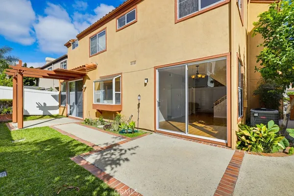 $1,698,880 | 4 Estrella, Irvine, CA 92614