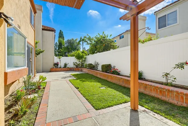 $1,698,880 | 4 Estrella, Irvine, CA 92614