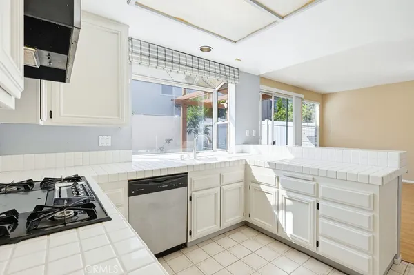 $1,698,880 | 4 Estrella, Irvine, CA 92614