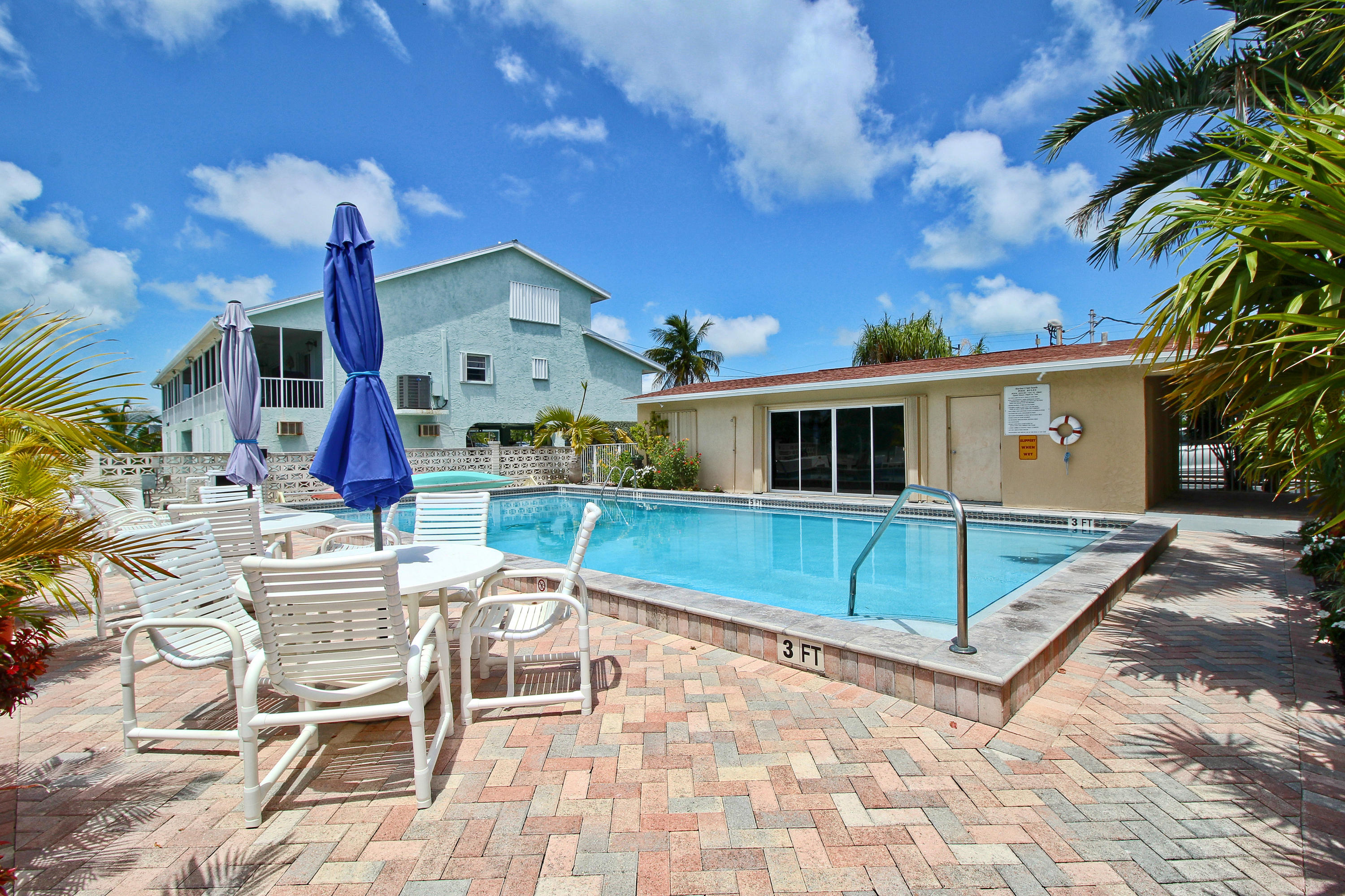 423 Sombrero Beach Road, Unit 1 Marathon, FL 33050 - Photo 4 of 50 IMG_1030