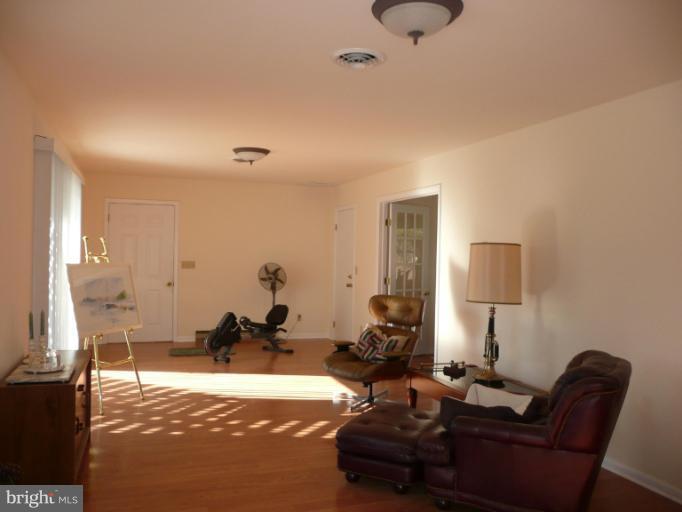 5723 Morris Neck Road Cambridge, MD 21613 - Photo 16 of 30 Living room #2