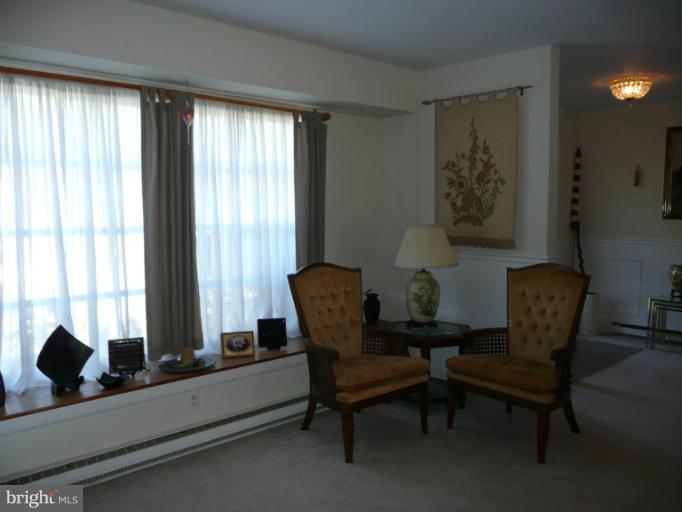 5723 Morris Neck Road Cambridge, MD 21613 - Photo 23 of 30 Living Room