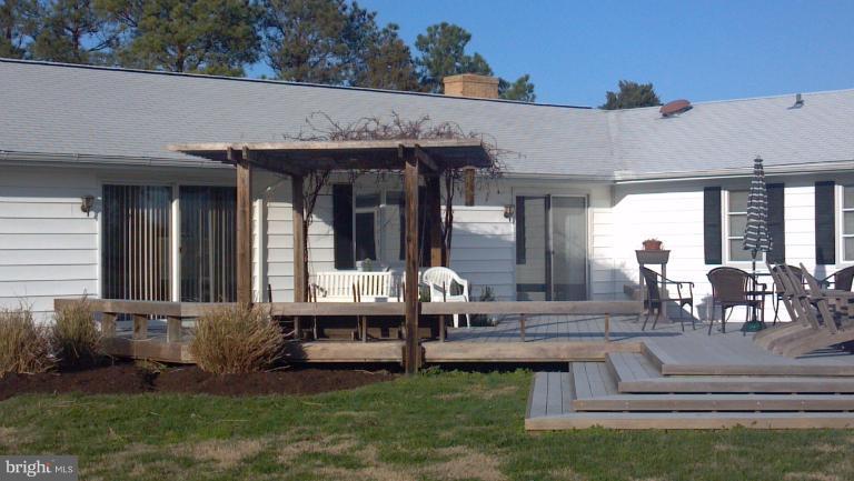5723 Morris Neck Road Cambridge, MD 21613 - Photo 27 of 30 Back deck